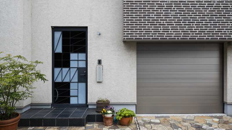 Houston Garage Door Tips for Smart Tech & Crypto Homes